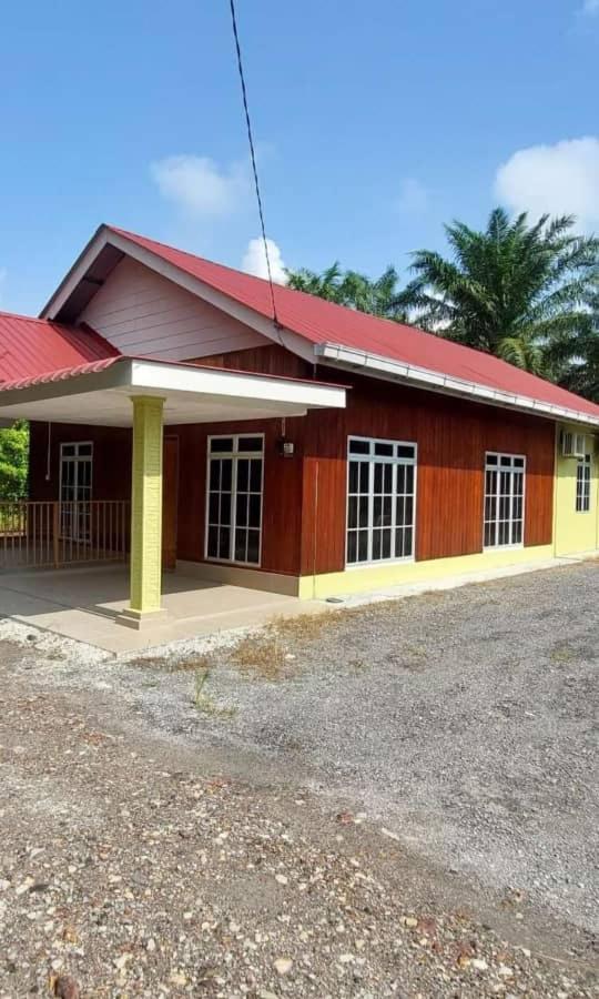 Teratak Kayu Homestay Batu Pahat Exterior foto